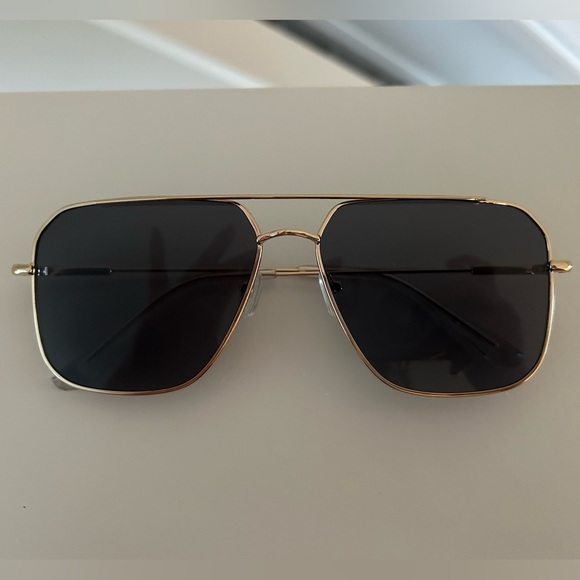Black and Gold Aviator Sunglasses - Picture 4 of 4
